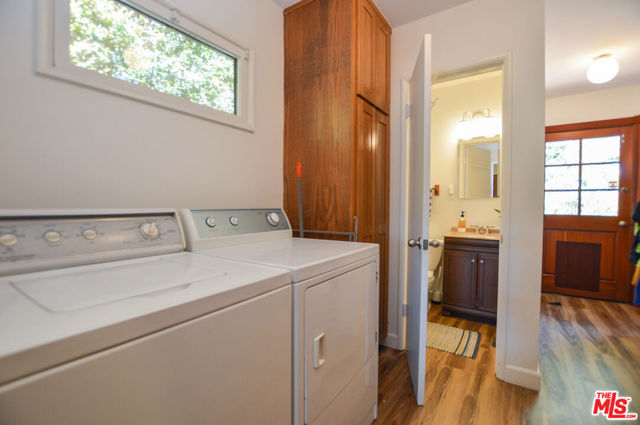 11136 Lucerne Avenue, Culver City CA: https://media.crmls.org/mediaz/bc5d4d4f-a4c2-4acd-bb1a-04bc20f421cc.jpg