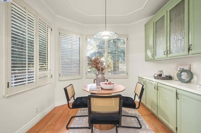 112 Kingswood Cir, Danville CA: https://media.crmls.org/mediaz/bc5d9aa1-0b83-42a7-804b-30ced4c42c91.jpg