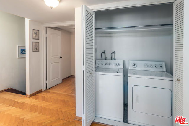 14311 Hartsook Street, Sherman Oaks CA: https://media.crmls.org/mediaz/bc5da806-30f7-4ef4-aef1-f61fb4d945ac.jpg