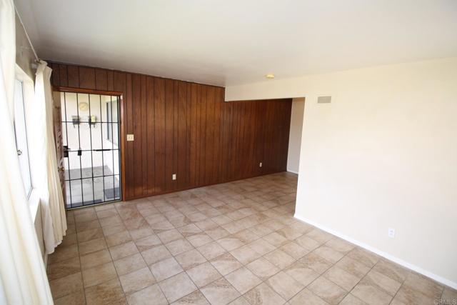 742 Jefferson Avenue, Chula Vista CA: https://media.crmls.org/mediaz/bc5dc398-9ad7-4187-955c-8b53e629cbd8.jpg