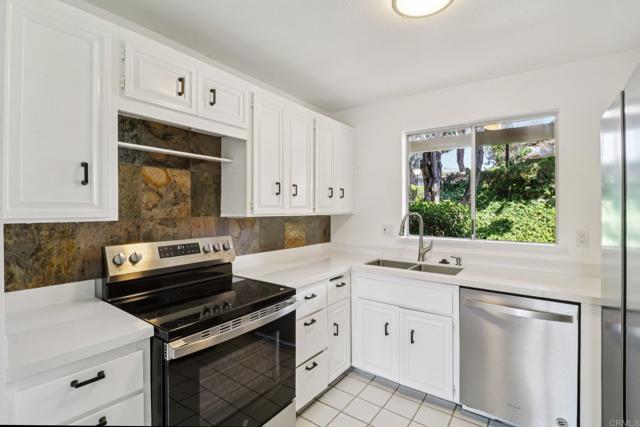 Detail Gallery Image 6 of 31 For 1964 Fairway Circle Dr, San Marcos,  CA 92078 - 2 Beds | 2 Baths