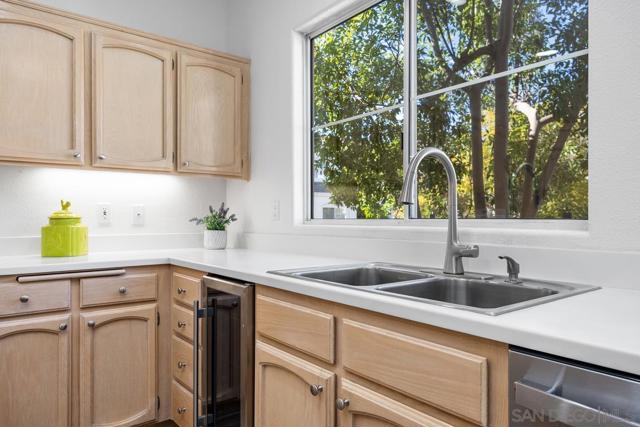 5125 Renaissance Ave, San Diego CA: https://media.crmls.org/mediaz/bc5e55e1-18cf-4b1a-a11d-693c58a5ccb1.jpg