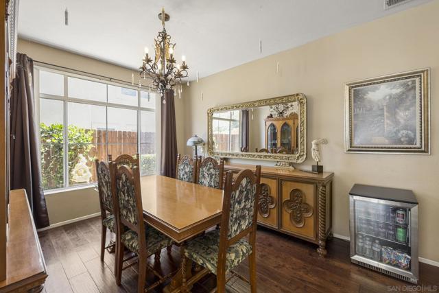 838 Masters Dr, Oceanside CA: https://media.crmls.org/mediaz/bc5e5bec-5d00-4661-bb7a-af0335912d72.jpg