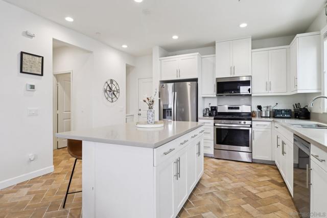 511 Surfbird Ln, Imperial Beach CA: https://media.crmls.org/mediaz/bc5e6dad-67be-4b20-aa6f-d0739008f54d.jpg