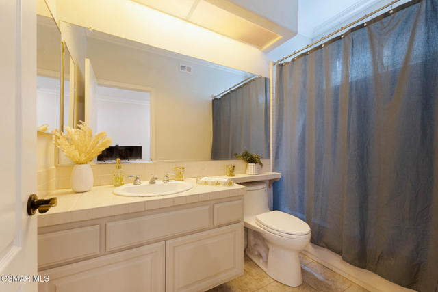 4126 Sterlingview Drive, Moorpark CA: https://media.crmls.org/mediaz/bc5e7e06-830f-4c12-bdbc-0dc086bf3e0a.jpg