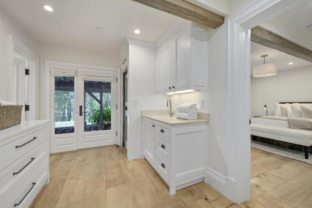 3 Vintage Court, Woodside CA: https://media.crmls.org/mediaz/bc5eca7d-88a5-4d74-abdf-b12abd269479.jpg