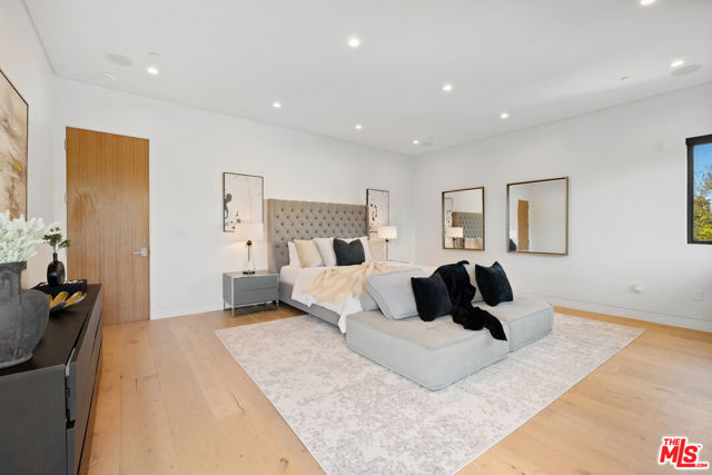 14812 Morrison Street, Sherman Oaks CA: https://media.crmls.org/mediaz/bc5efdbb-8401-4e04-86f8-00ad26186fd8.jpg