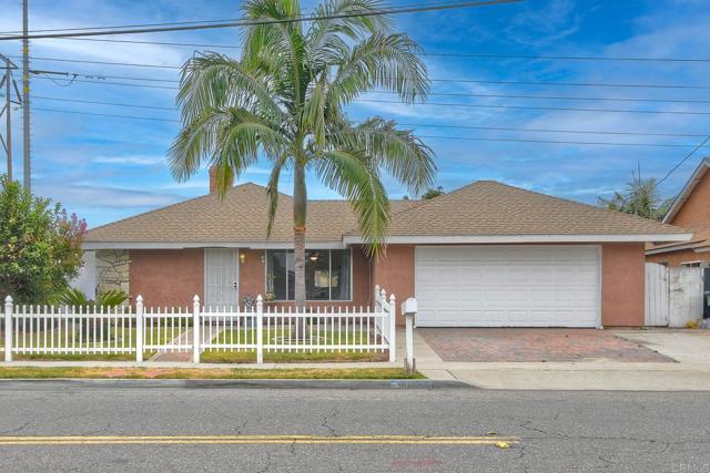 Detail Gallery Image 2 of 27 For 111 Fireside St, Oceanside,  CA 92058 - 4 Beds | 2 Baths
