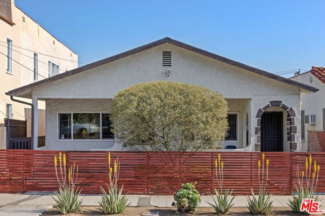 3933 & 3935 Woolwine Drive, Los Angeles CA: https://media.crmls.org/mediaz/bc5fce64-b34d-4907-9297-204956711bb9.jpg