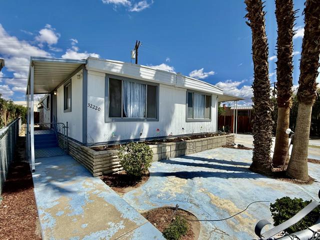 32220 San Miguelito Drive, Thousand Palms CA: https://media.crmls.org/mediaz/bc610e05-8308-49d3-867c-70e4a7cf5fdc.jpg