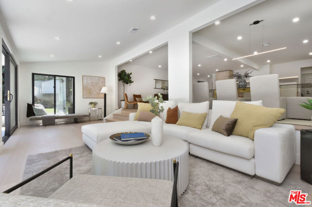 15431 Milbank Street, Encino CA: https://media.crmls.org/mediaz/bc611170-9636-4452-9985-734e4b684b7c.jpg