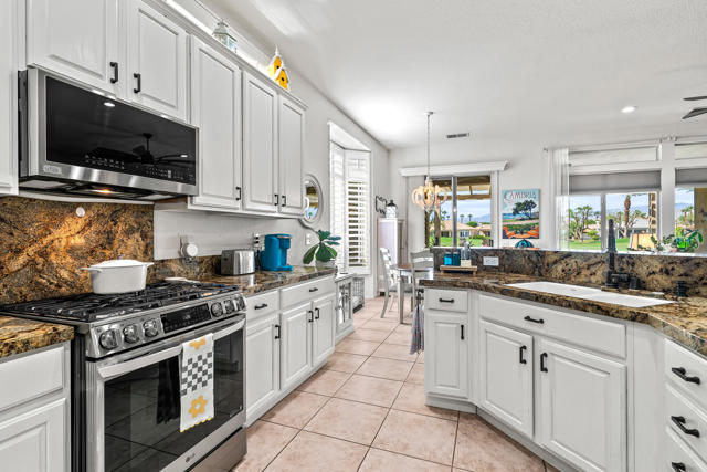 80474 Muirfield Drive, Indio CA: https://media.crmls.org/mediaz/bc6152a5-79b6-4d82-9128-fc1dddf96418.jpg