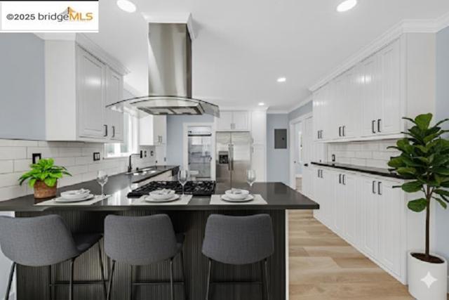 2427 67th Ave, Oakland CA: https://media.crmls.org/mediaz/bc622246-84e7-4d49-94c4-62a16a275c90.jpg
