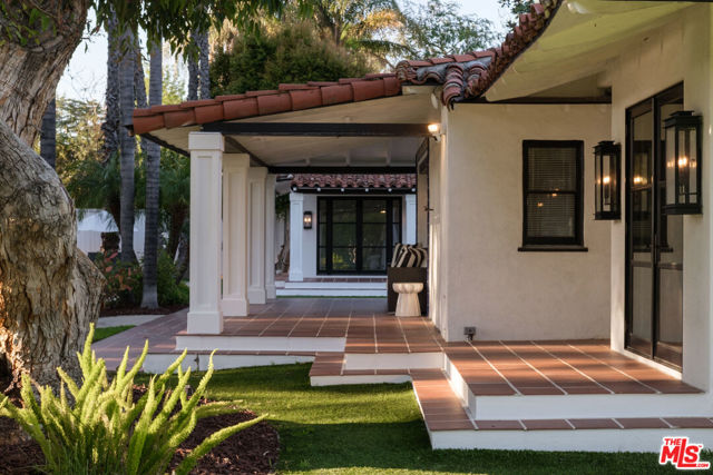 18625 Wells Drive, Tarzana CA: https://media.crmls.org/mediaz/bc6270bd-1a83-4ec1-a72f-493f4d10da3f.jpg