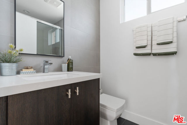 2514 Berkeley Avenue, Los Angeles CA: https://media.crmls.org/mediaz/bc627adc-c996-428d-901e-4e485d8717a6.jpg