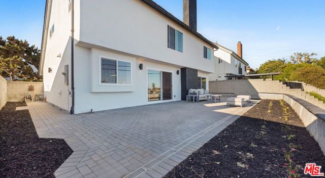 1722 E Turmont Street, Carson CA: https://media.crmls.org/mediaz/bc628244-64fe-486b-8d85-fe9e2fe78bbc.jpg