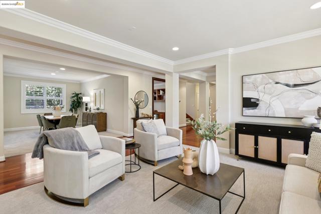 125 Mystic Pl, Alamo CA: https://media.crmls.org/mediaz/bc628766-074e-4fba-bf8b-c04805f59632.jpg