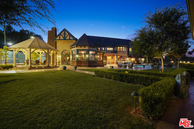 19000 Dorlon Drive, Tarzana CA: https://media.crmls.org/mediaz/bc62dd96-a241-43e6-aaf2-20925934230e.jpg