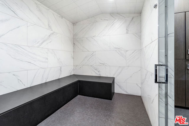 889 Francisco, Los Angeles CA: https://media.crmls.org/mediaz/bc63873b-97de-45d8-87b5-f51f12272744.jpg