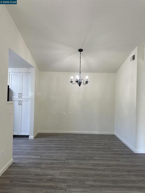161 Tuscany Ct, Hercules CA: https://media.crmls.org/mediaz/bc639e73-498b-42b4-92c9-ff1e2816ed94.jpg