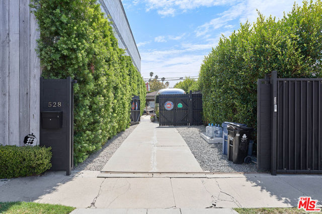 1 Bed Home for Sale in Los Angeles, California