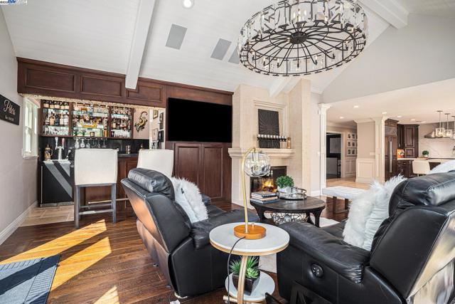 91 RED CYPRESS CT, Danville CA: https://media.crmls.org/mediaz/bc63f17b-9537-41e2-915e-d1c49726501d.jpg
