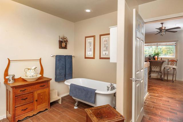 31141 Saddleback Rd, Valley Center CA: https://media.crmls.org/mediaz/bc648c07-0607-4ebc-bc46-8f129280d657.jpg