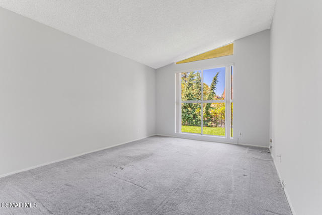 18854 Edleen Drive, Tarzana CA: https://media.crmls.org/mediaz/bc649411-7c2e-4026-a066-af69c8ea1acb.jpg