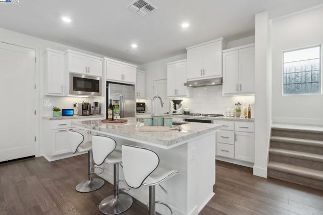 5623 Central Pkwy, Dublin CA: https://media.crmls.org/mediaz/bc649f23-a941-4ffd-8410-254810473530.jpg