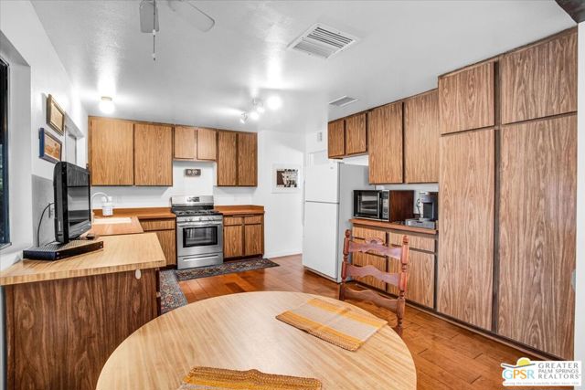 2250 Tamarisk Road, Palm Springs CA: https://media.crmls.org/mediaz/bc649f93-0bf0-4b47-96ab-5fa3eef09767.jpg
