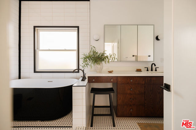 215 North Gower Street photo 19