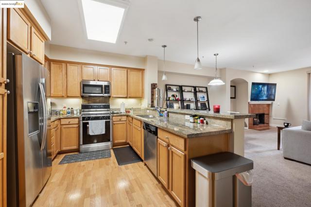 1310 Creekside Dr, Walnut Creek CA: https://media.crmls.org/mediaz/bc65ebed-e733-4c65-b731-be7a748af711.jpg