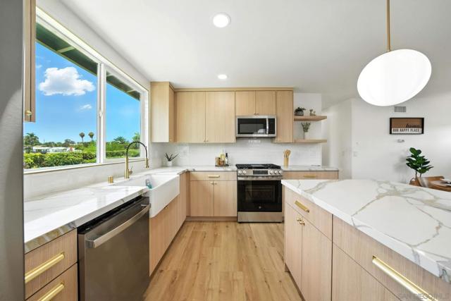 4729 Lithrop Pl, San Diego CA: https://media.crmls.org/mediaz/bc65fad8-a2d7-42a3-af24-86f76514e70f.jpg
