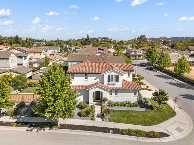 17920 Stoney Creek Way, Morgan Hill CA: https://media.crmls.org/mediaz/bc666636-d031-4097-9532-28eed20abddb.jpg