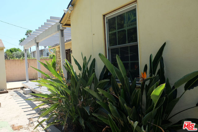 12209 Crewe Street photo 8