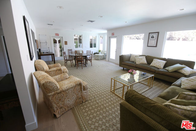 2744 S Bentley Avenue, Los Angeles CA: https://media.crmls.org/mediaz/bc670806-6dea-48de-9396-2d953da180ef.jpg