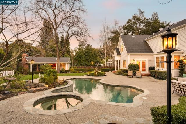 45 Lark Pl, Alamo CA: https://media.crmls.org/mediaz/bc67250b-141e-4aac-af0b-18eb6167a439.jpg