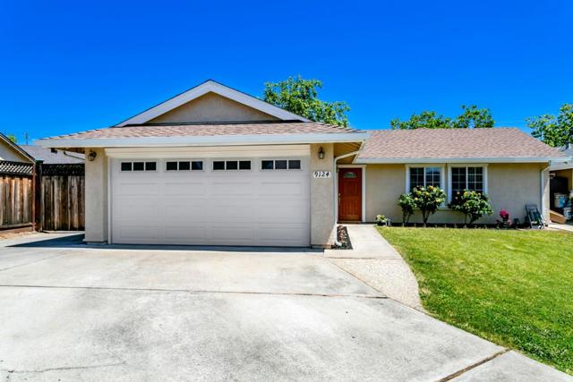 9124 Connell Court, Gilroy CA: https://media.crmls.org/mediaz/bc676f4c-393a-47e0-b191-ac9ffd7d2d5e.jpg