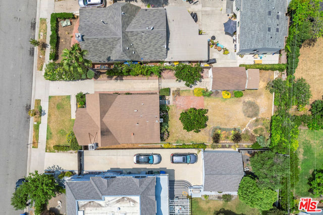 1119 Maple Street, Santa Monica CA: https://media.crmls.org/mediaz/bc677679-6fc2-4d47-9b20-9eaa07b89a61.jpg
