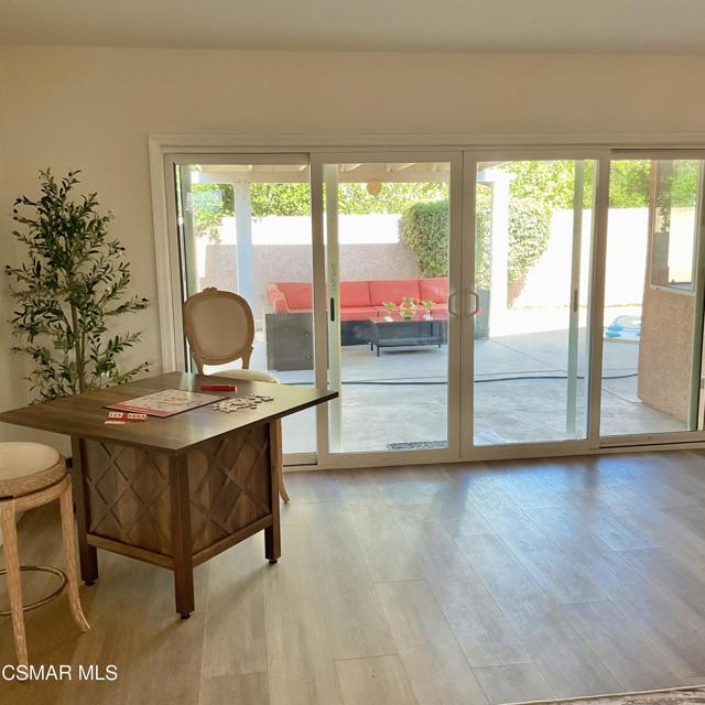 2455 Castlemont Court, Simi Valley CA: https://media.crmls.org/mediaz/bc67c9f6-16e0-4ac3-bfc3-23bf60c7bab2.jpg