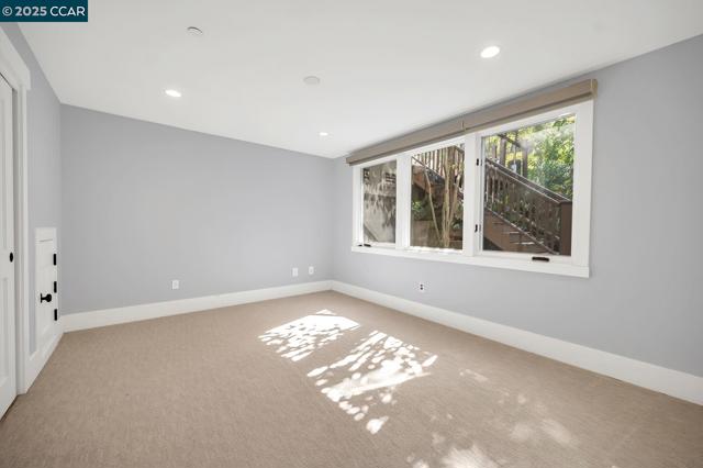 691 Old Jonas Hill Rd, Lafayette CA: https://media.crmls.org/mediaz/bc6876d6-eb06-43b6-9dc9-930ee7b84cbe.jpg