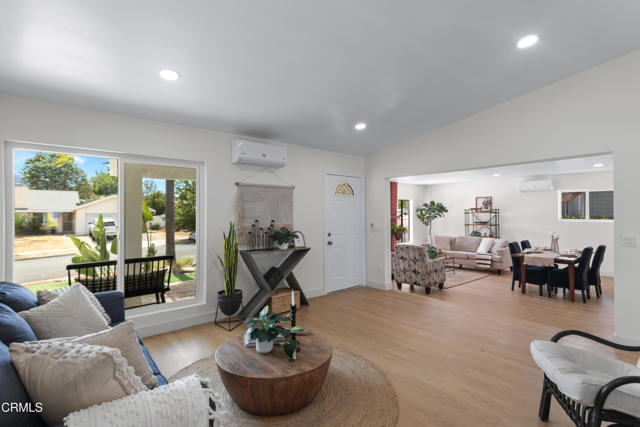 Detail Gallery Image 3 of 35 For 3955 Blackwood St, Thousand Oaks,  CA 91320 - 5 Beds | 3/1 Baths