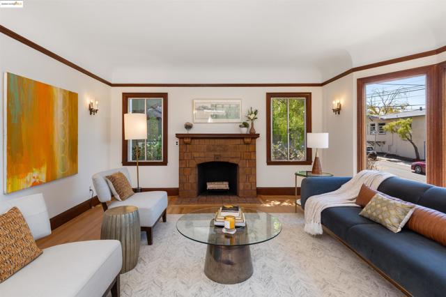 1351 Carlotta Ave, Berkeley CA: https://media.crmls.org/mediaz/bc6ab2eb-9caa-4390-b956-272bd90387b0.jpg