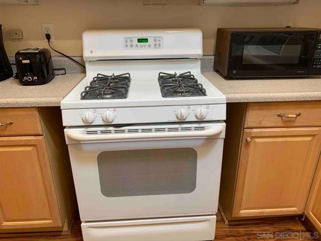 4435 Summer Dr, Oceanside CA: https://media.crmls.org/mediaz/bc6b4a82-a647-4667-983d-a9f36c3eee6a.jpg