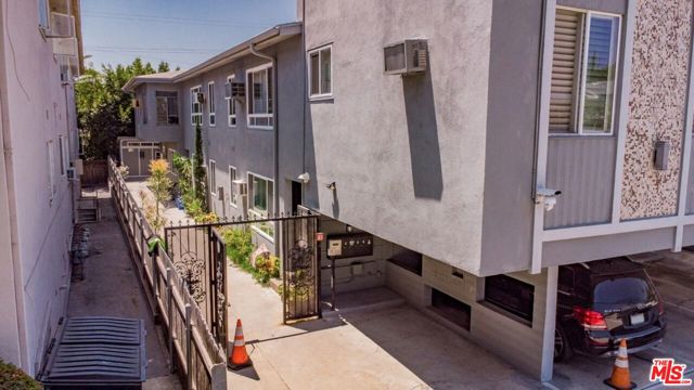 103 N Hayworth Avenue, Los Angeles CA: https://media.crmls.org/mediaz/bc6bd06a-591f-4abf-ace2-5f44ce1eb26d.jpg
