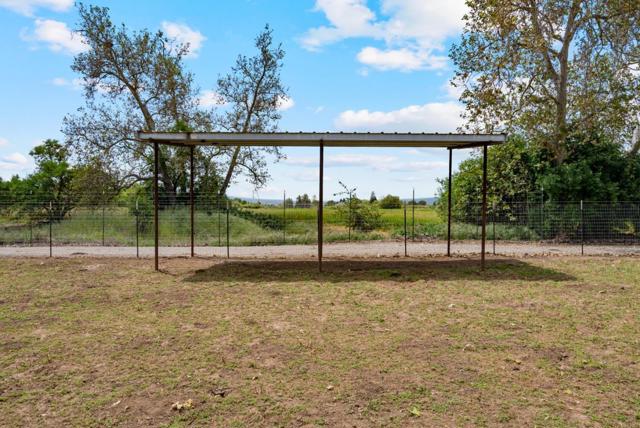 804 Comstock Road, Hollister CA: https://media.crmls.org/mediaz/bc6bdc66-5ed5-4465-b4f5-f0c8e8edecfb.jpg