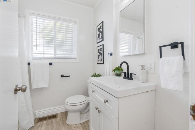 455 32nd St, Richmond CA: https://media.crmls.org/mediaz/bc6bea07-6a48-4754-b239-243ec3792b79.jpg