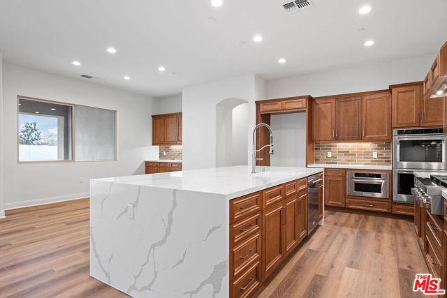 3719 Pathway Court, Bakersfield CA: https://media.crmls.org/mediaz/bc6c2390-86e1-4775-b30c-c747189413a1.jpg