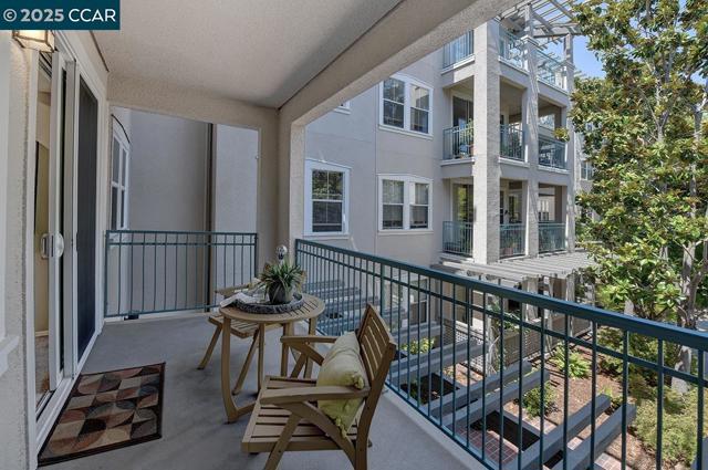 1840 Tice Creek Dr, Walnut Creek CA: https://media.crmls.org/mediaz/bc6c5119-6525-461d-b824-e9677acbf8b7.jpg
