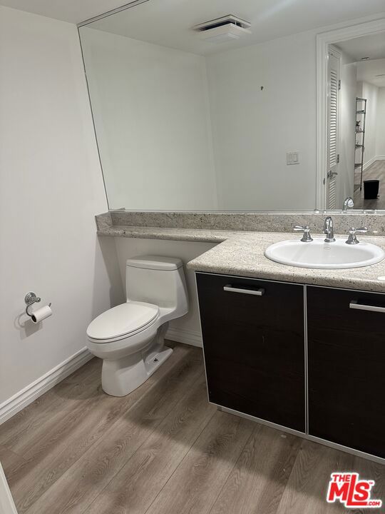 1319 N Detroit Street, Los Angeles CA: https://media.crmls.org/mediaz/bc6d56b6-e159-42c3-98dc-c3c0abf7c322.jpg